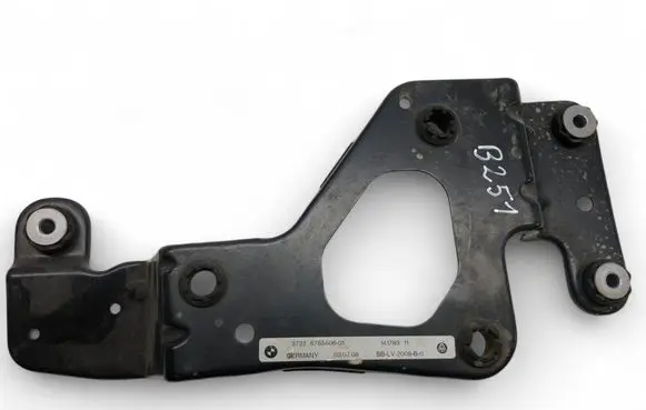 BMW X5 E70 A/C compressor mount bracket 6785506