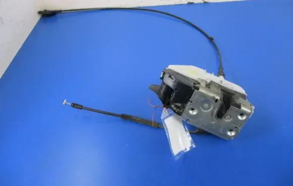 Renault Twingo II Front door lock