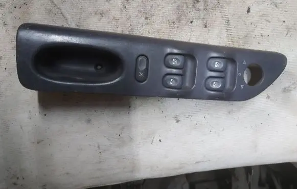 Renault Espace III Electric window control switch 7700876397