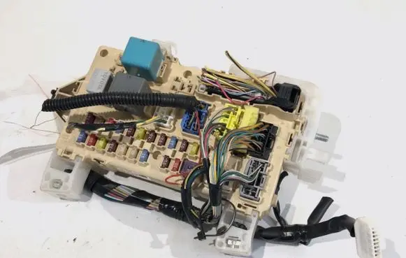 Toyota Corolla E120 E130 Fuse box set 89221-8F010
