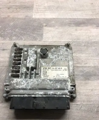 Volkswagen Golf Sportsvan Engine control unit/module 04L907445B 28445556