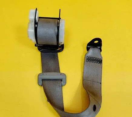 Mazda 626 Rear seatbelt 0426116