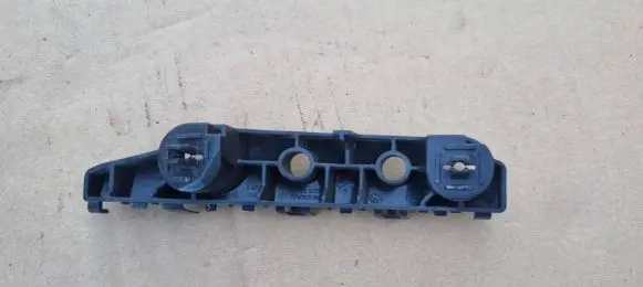 Nissan Pulsar Front bumper mounting bracket 622253ZLOA