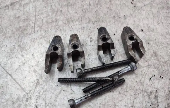 Mercedes-Benz C W204 Fuel Injector clamp holder A6510160438
