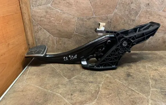 BMW 6 G32 Gran Turismo Brake pedal 687427803