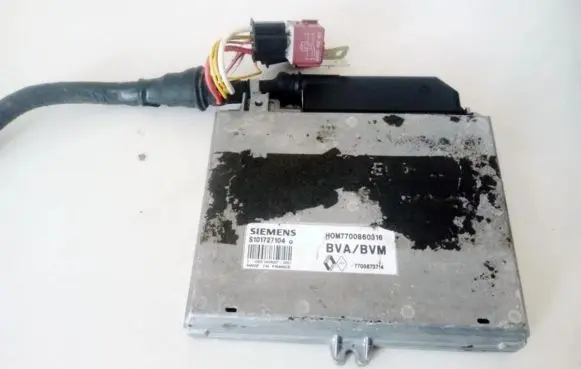 Renault Laguna I Engine control unit/module s101727104q h0m7700860316