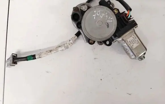 Nissan X-Trail T30 Seat adjustment motor 87549c992a 0653361-a
