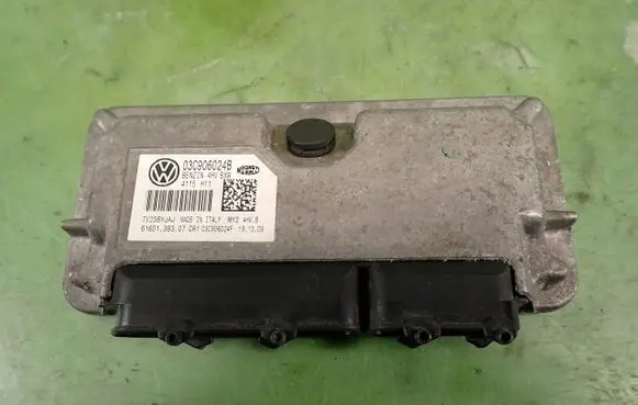 Skoda Fabia Mk2 (5J) Engine control unit/module ECU 03C906024B