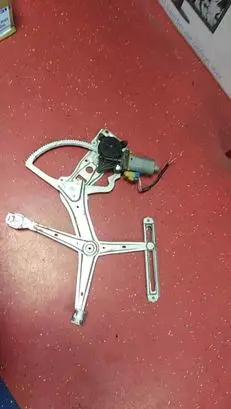 Mercedes-Benz ML W163 Front door window regulator with motor 9137041105