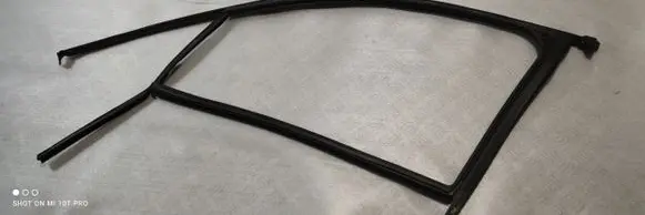 Porsche Macan (95B) Rubber seal front coupe door 95B837432