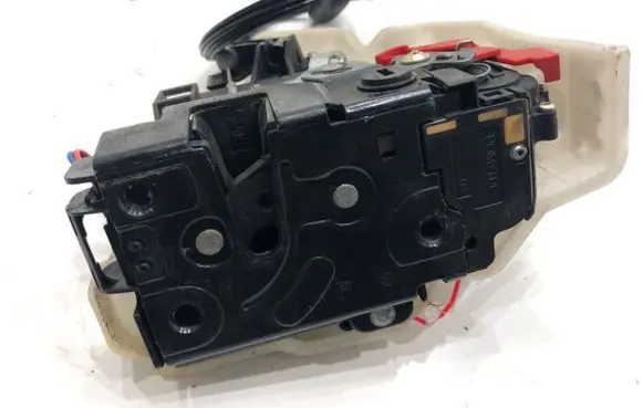 Volkswagen Golf VI Rear door lock