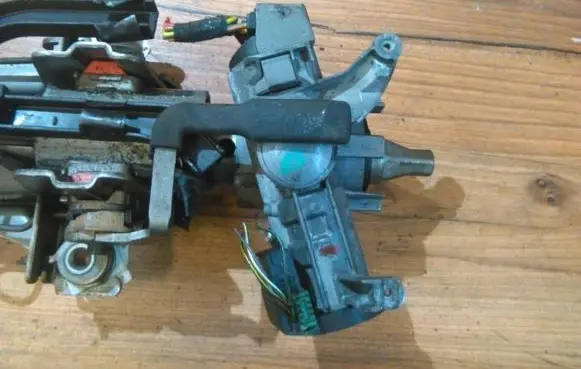 Ford Focus Ignition lock contact 