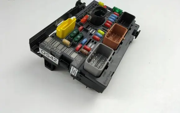 Peugeot 308 Fuse module 9675878280