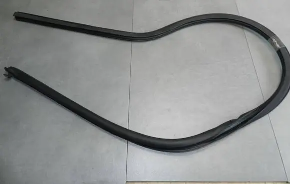 Volkswagen Eos Front door rubber seal 1Q0867912B