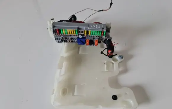 BMW 5 G30 G31 Fuse module