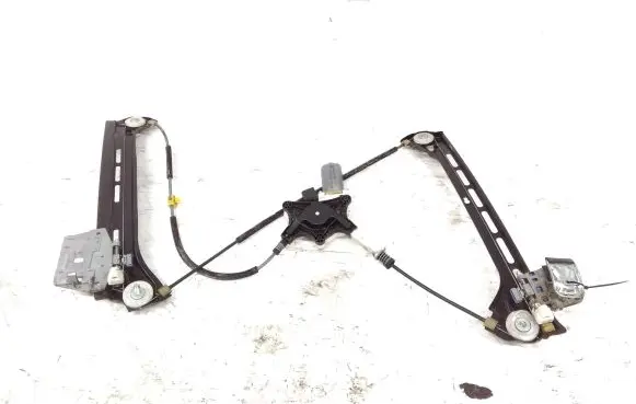 Mercedes-Benz E A207 Front door window regulator with motor A2077200646 A2078200642