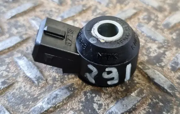 Dodge RAM Detonation knock sensor 05033316AB