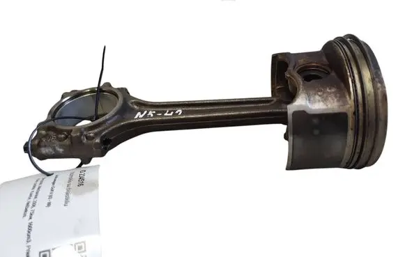 Volkswagen Golf V Piston with connecting rod 
