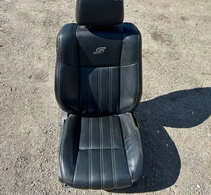 Chrysler 300C Front passenger seat 78557654
