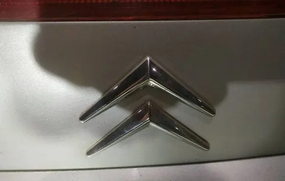 Citroen C3 Pluriel Manufacturer badge logo/emblem 