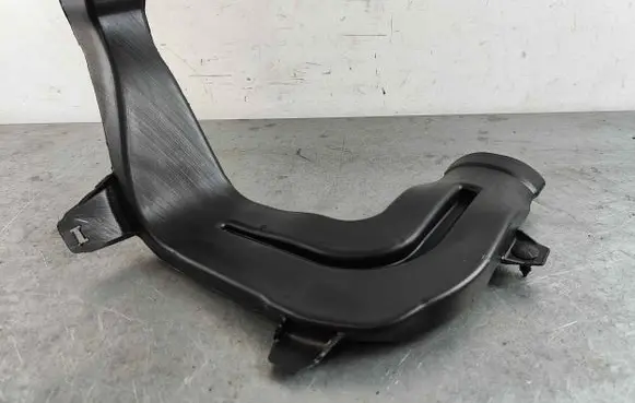 Land Rover Discovery Sport Air intake hose/pipe LR061091