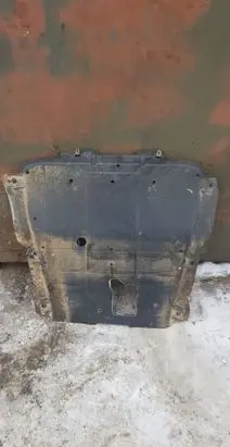 Dacia Sandero II Engine splash shield/under tray 758902428R