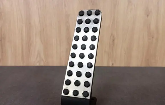 Accelerator throttle pedal
