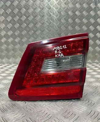 Tailgate rear/tail lights