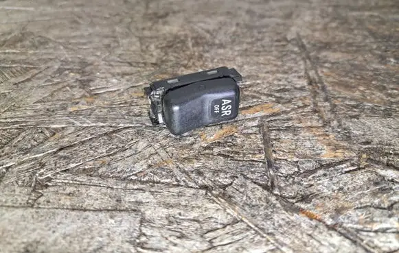 Traction control (ASR) switch