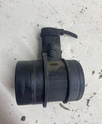 Volkswagen Touran I Mass air flow meter 074906461B 0281002461