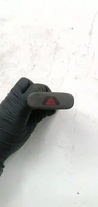 Volvo C70 Hazard light switch 8622091 15906