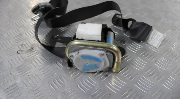 Subaru Impreza II Front seatbelt