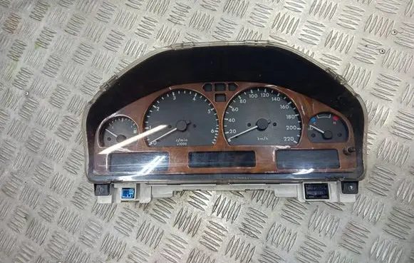 Land Rover Range Rover P38A Speedometer (instrument cluster) YAC111620 0100310122765