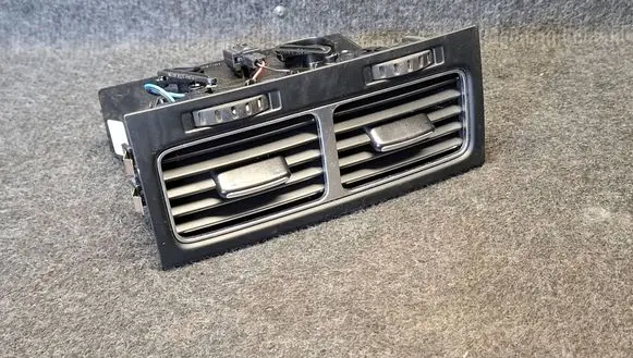 Volkswagen Touareg II Rear air vent grill 7P6819203A