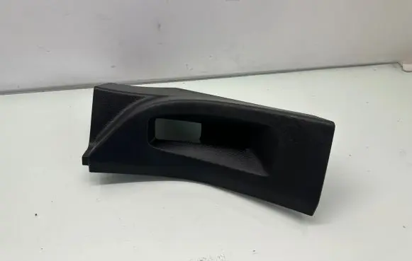 Foot area side trim