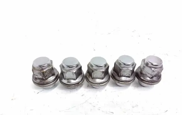Lexus CT 200H Nuts/bolts 
