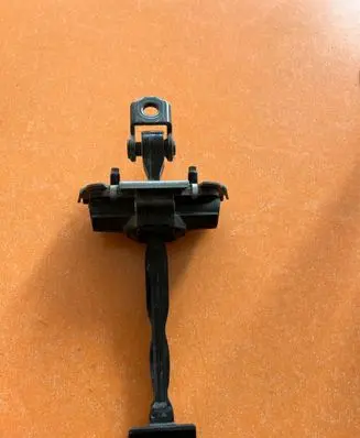 Fiat 500X Rear door check strap stopper