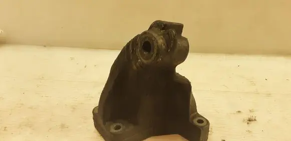 Mercedes-Benz E W211 Engine mounting bracket A6422230004