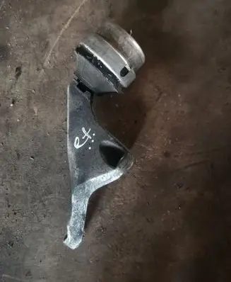 Seat Exeo (3R) Engine mounting bracket 8E0199307S