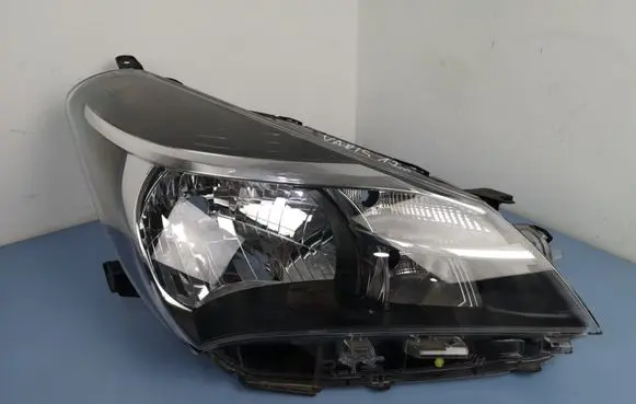 Toyota Yaris Headlight/headlamp 0D158