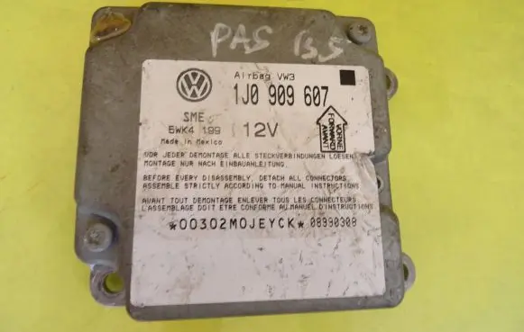 Volkswagen PASSAT B5 Airbag control unit/module 1J0909607