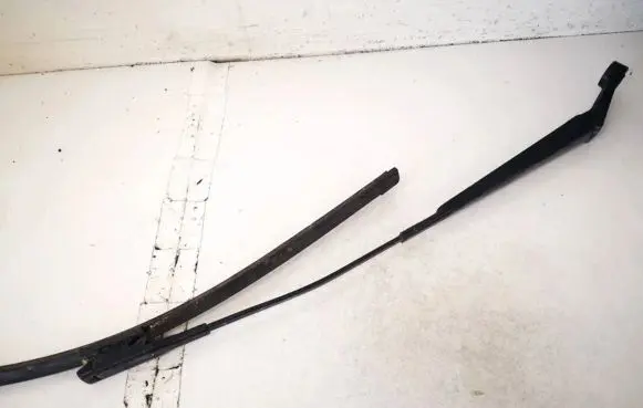 Front wiper blade arm