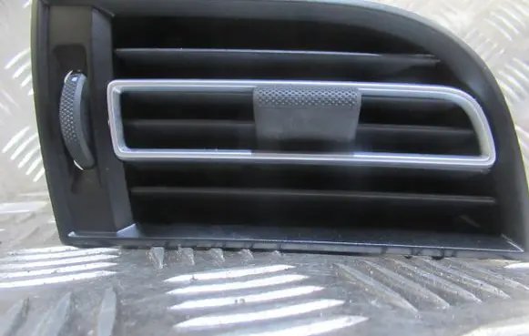 Porsche Macan (95B) Dashboard air vent grill cover trim 