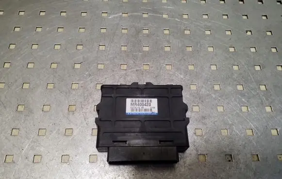 Mitsubishi Pajero ABS control unit/module MR400420 X2T34172