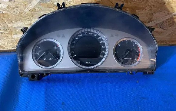 Mercedes-Benz C W204 Speedometer (instrument cluster) A2049004500 A2049022600