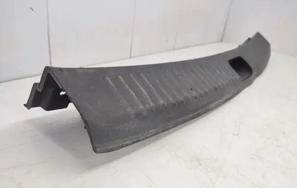 Trunk/boot sill cover protection