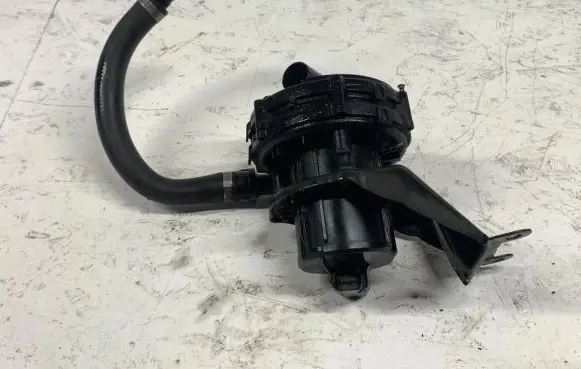 BMW 3 E46 Secondary air pump 72216640 11721715347