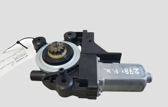 Volvo V70 Front door window regulator motor 970713102