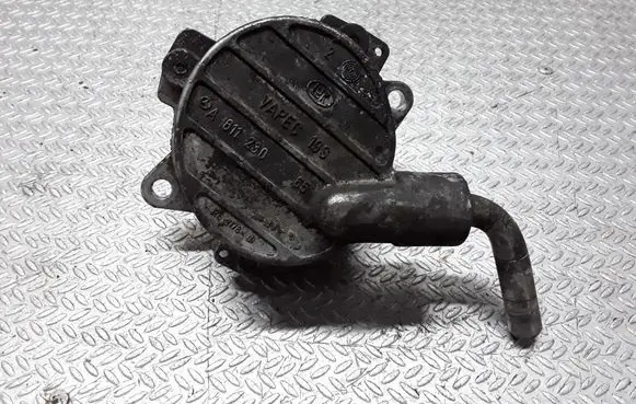 Mercedes-Benz C W203 Vacuum pump 61123065