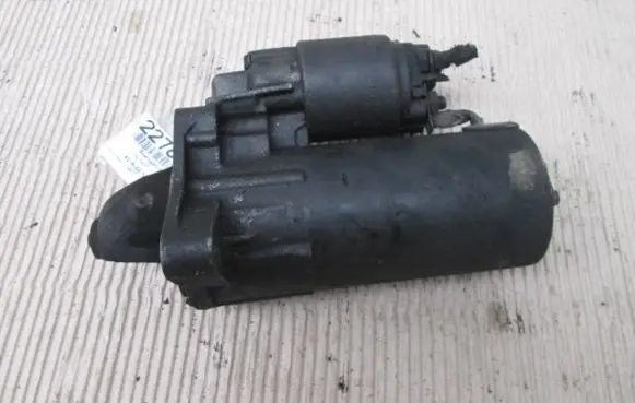 Volkswagen Golf III Starter motor